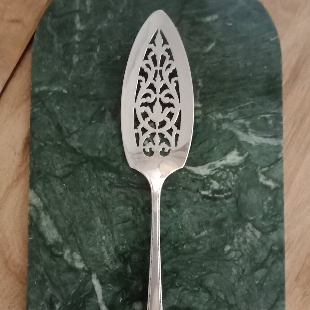 Bourdeaux Cake Server